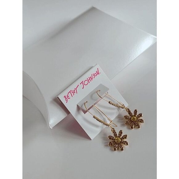 🌸 BETSEY JOHNSON Daisy Flower Shepherd Hook Pink Crystal Dangle Earrings NEW - Picture 6 of 14